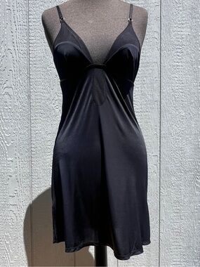 VTG Y2K Victoria's Secret Very Sexy Lingerie Slip Dress in Black, M